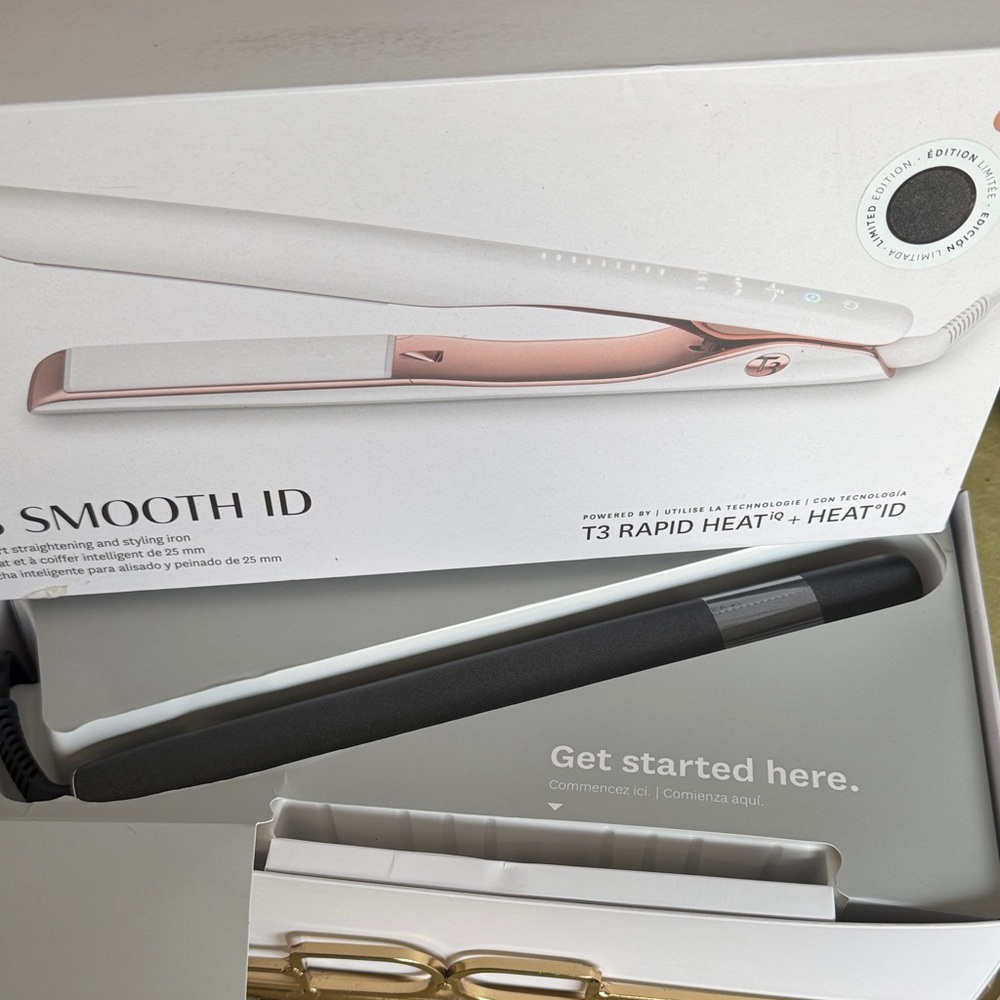 T3 Smooth ID Flat Iron in Black and White